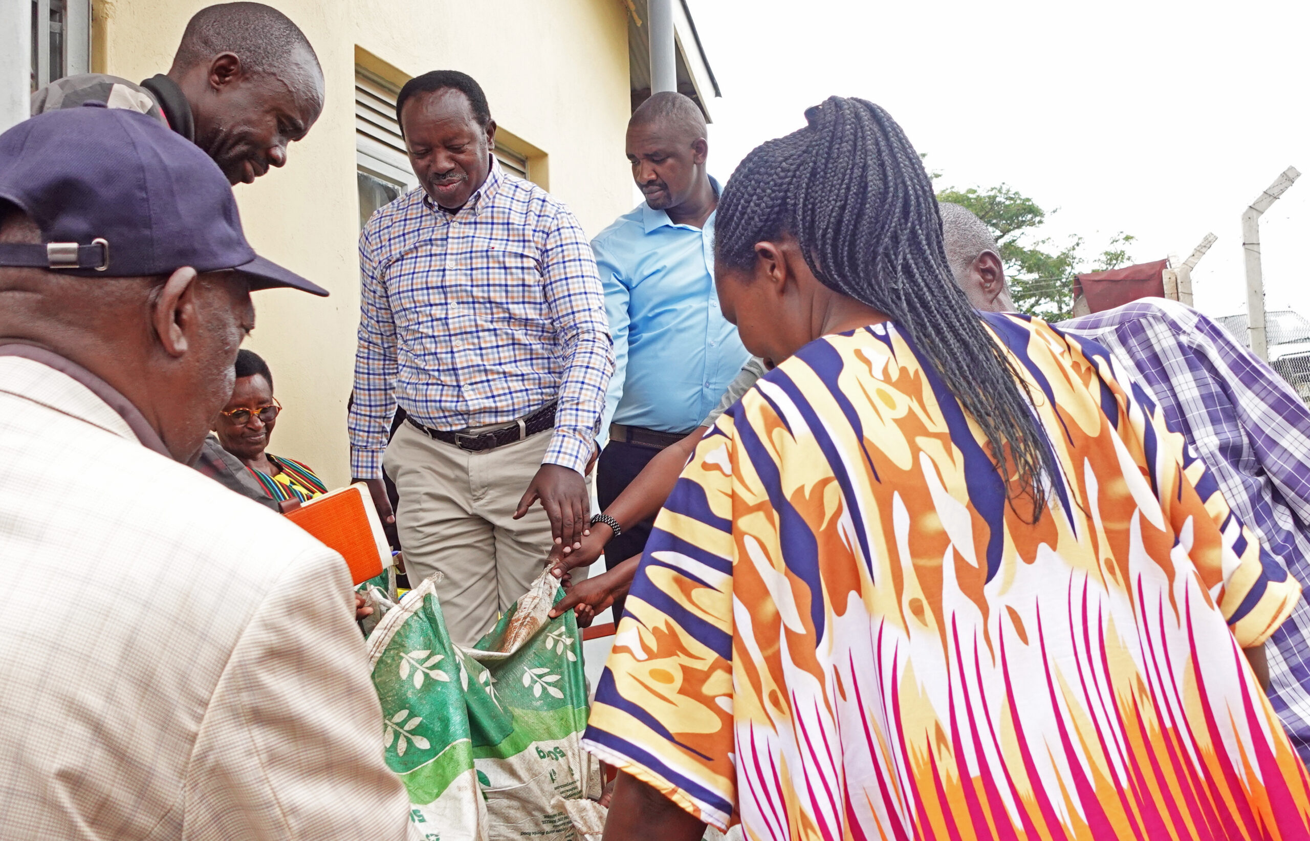 KAJWENGYE LAUNCHES 1,000 SACKS OF FERTILIZER TO BOOST COFFEE FARMING IN KIRUHURA