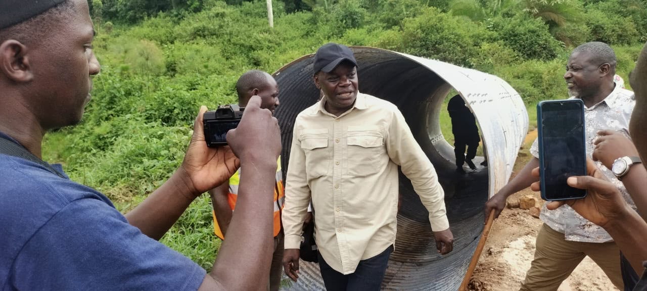 Government Deploys Engineers and Tractors to Repair Sekanyonyi Bridge After Makumbi’s Intervention