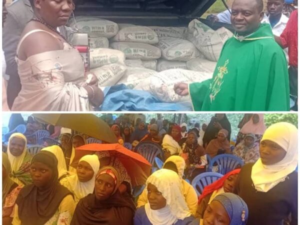 TEAM ARINITWE JENIVA NALONGO DONATES 40 BAGS OF CEMENT AND UGX 1M Cash TO SCHOOLS, CHURCH AND MUSLIMS IN RUBIRIZI